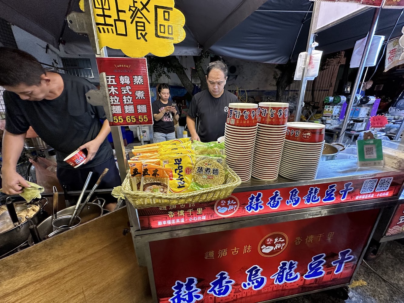 灶腳古早味蒜香烏龍豆干攤位
