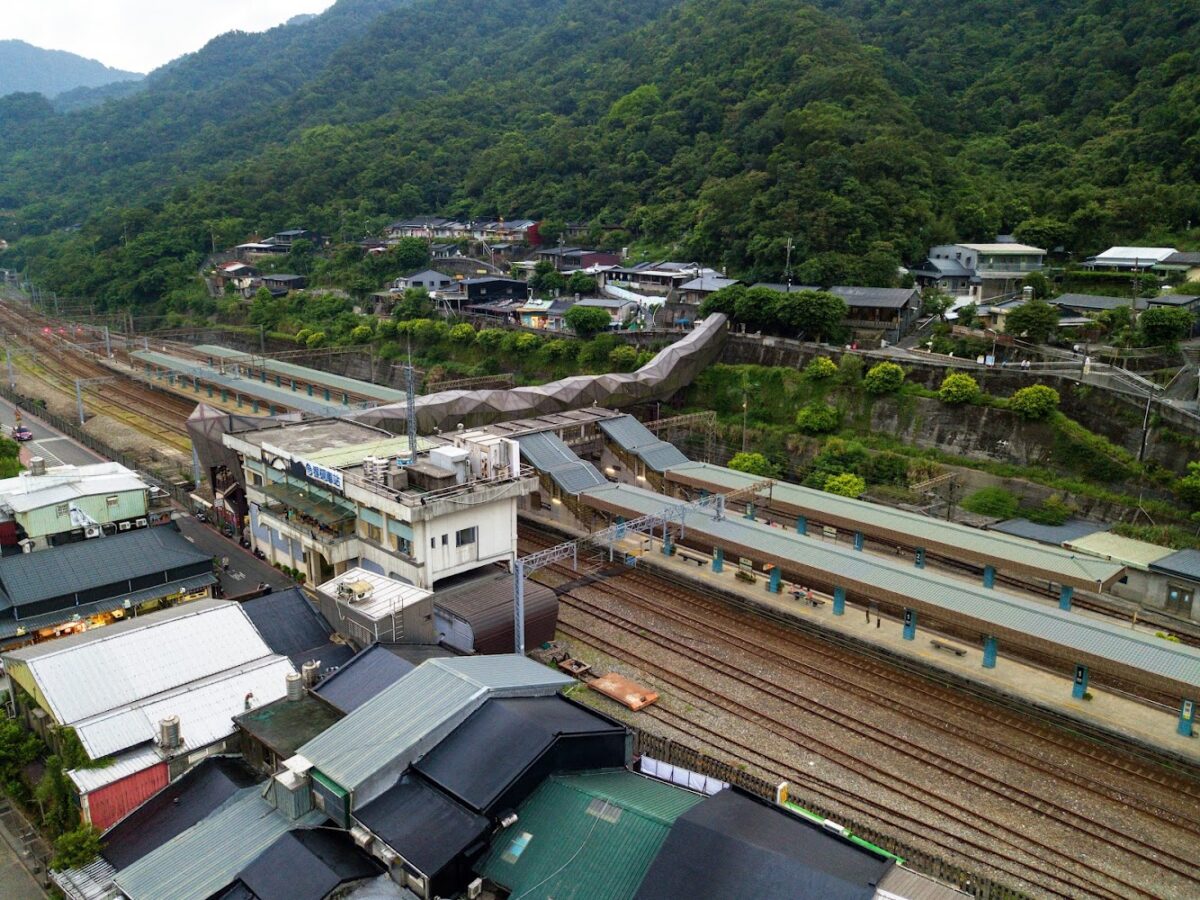 猴硐車站外公車站牌