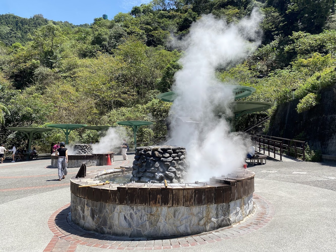 鳩之澤溫泉煮蛋槽環境