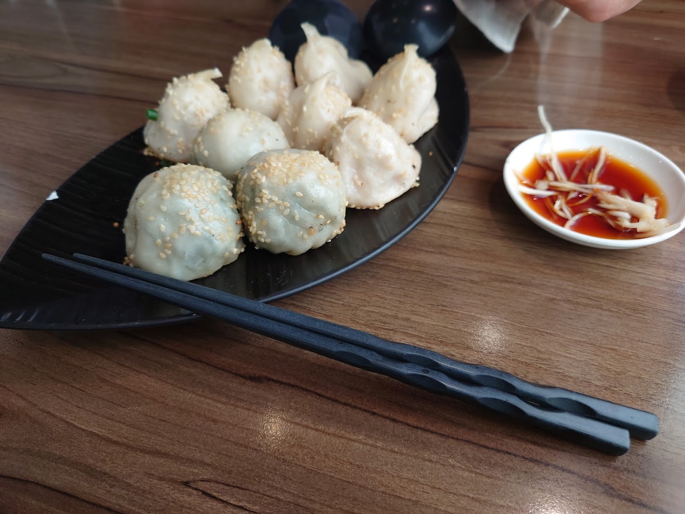 滬舍餘味的爆汁生煎包