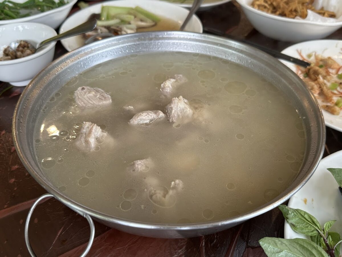 冠宸食館雞湯