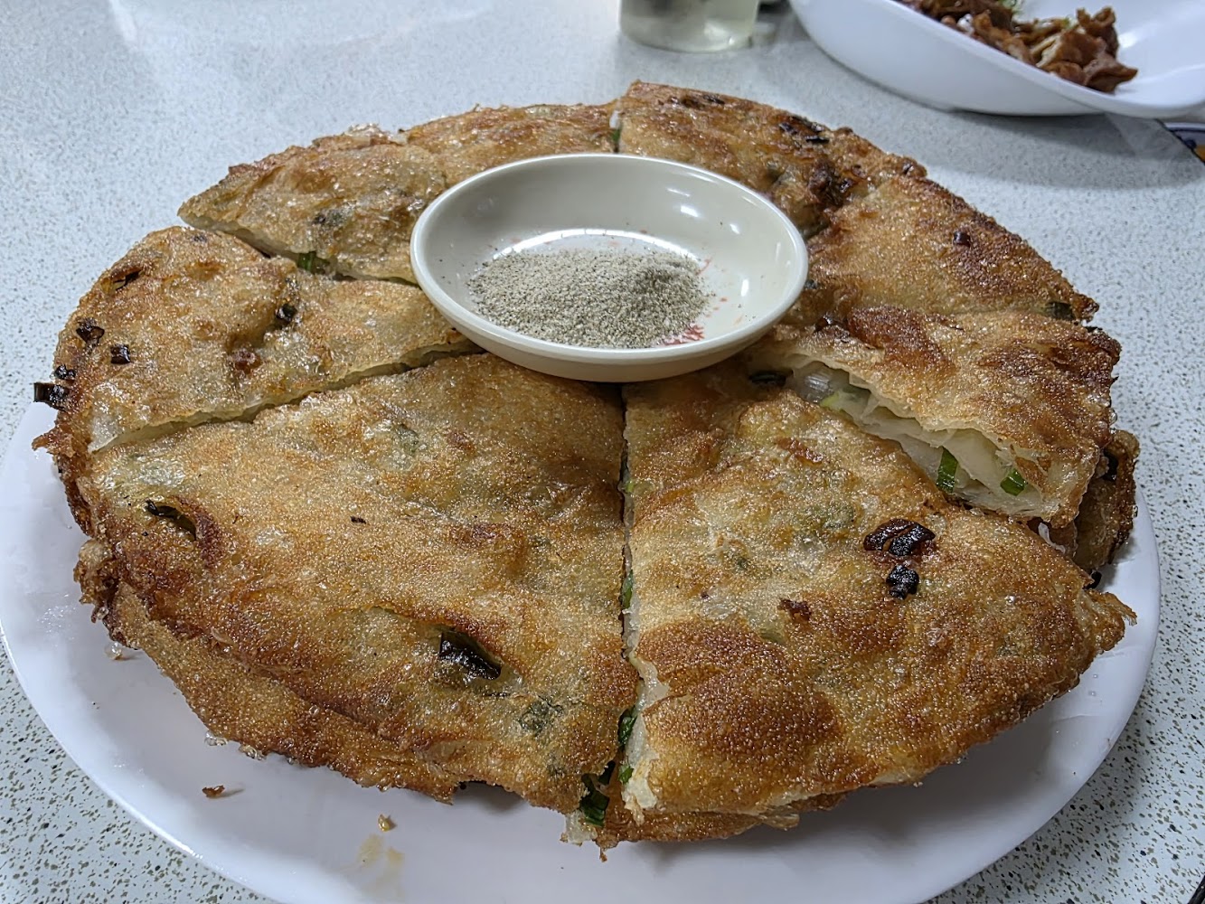 酥脆的蔥油餅細節