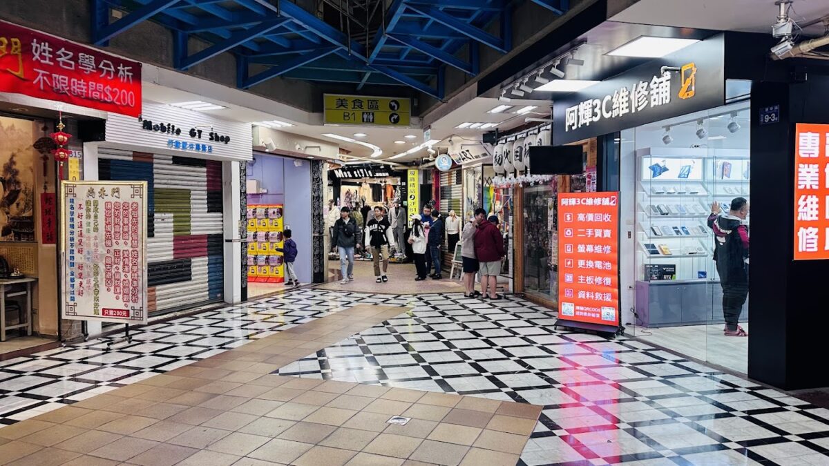 逢甲夜市熱鬧街景