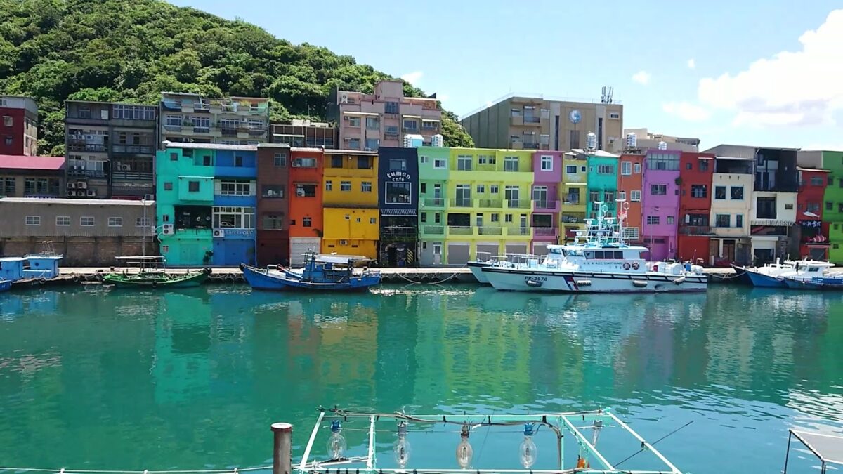 正濱漁港船隻與海景