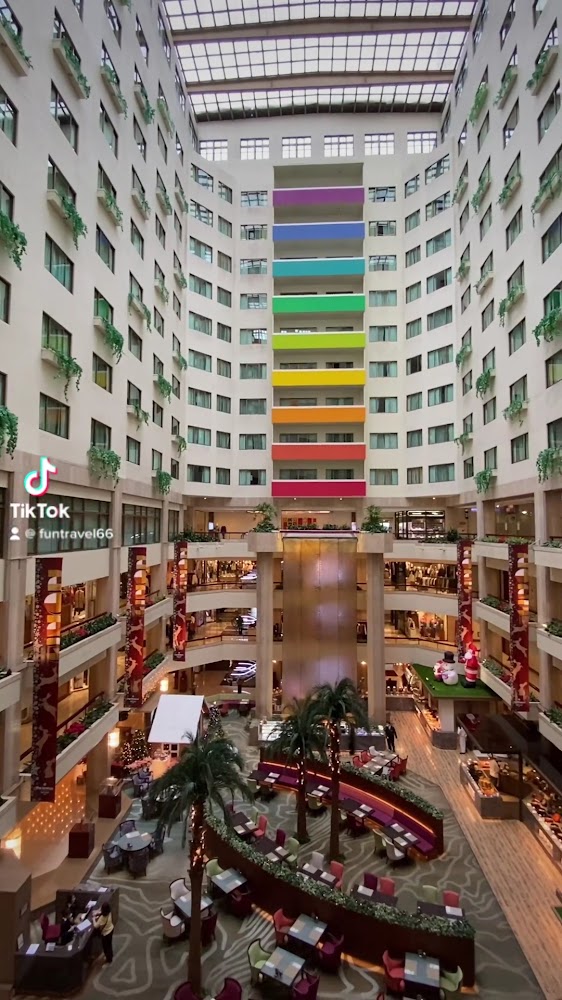 台北福華大飯店建築外觀夜景