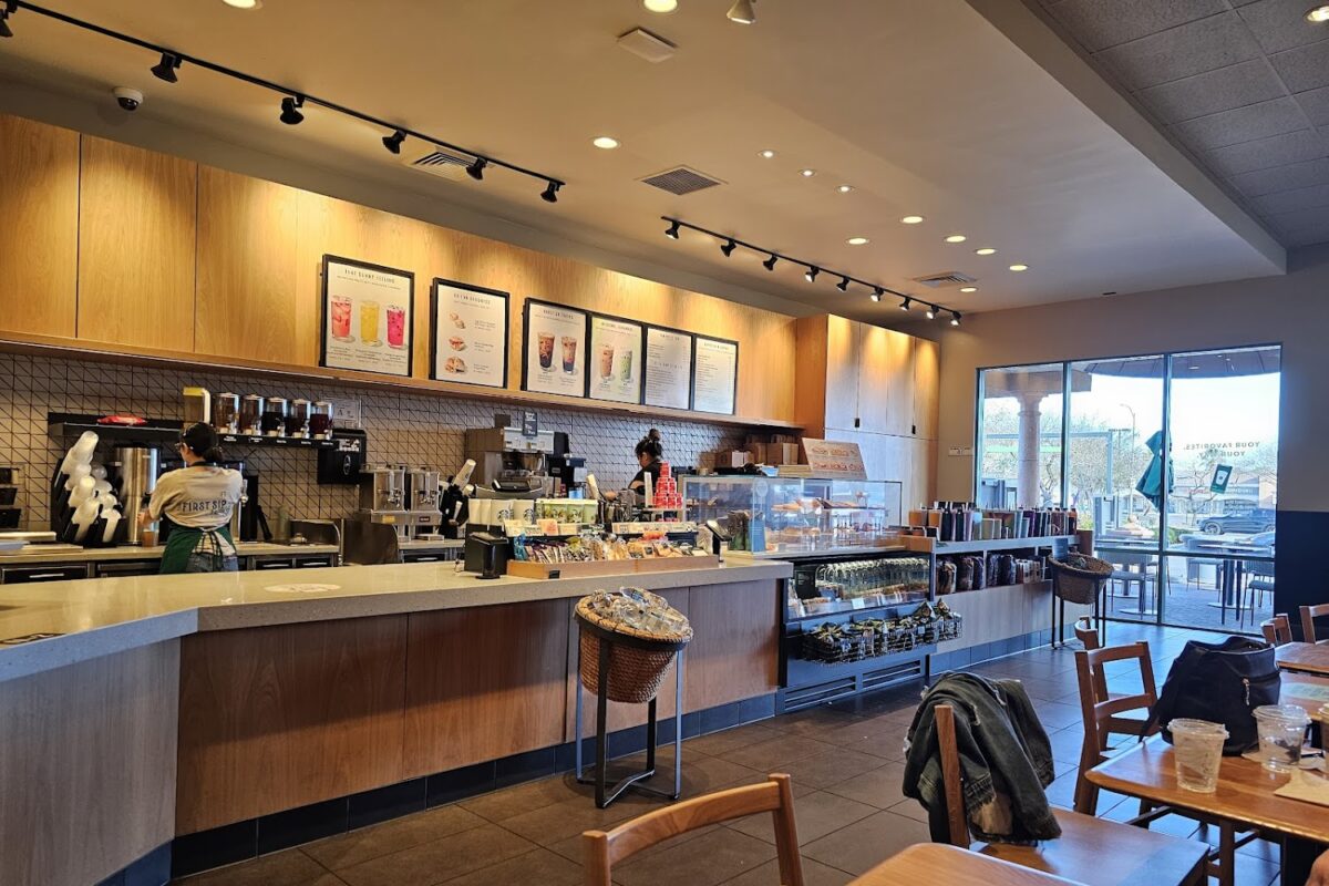 Starbucks 湖泊區門市外觀