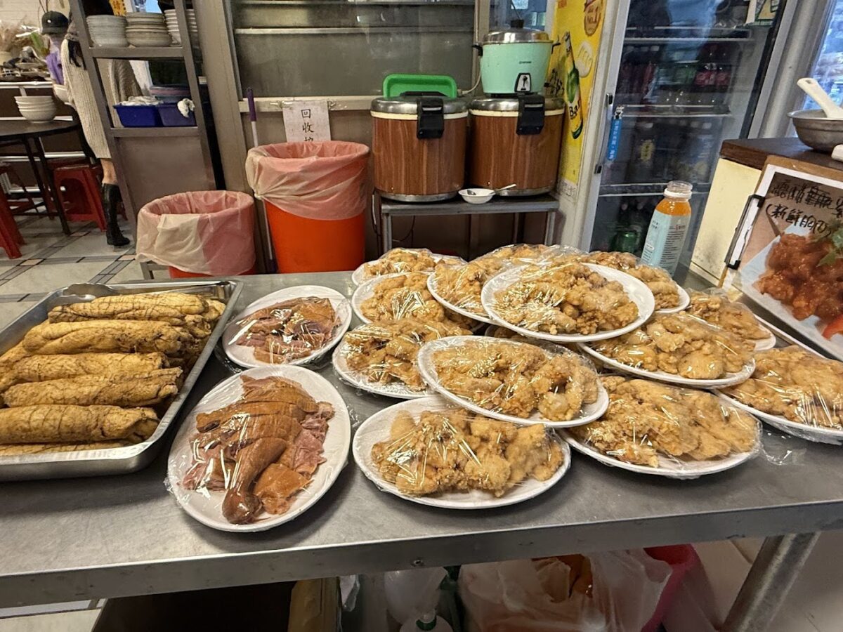 欣欣麵館的海鮮與餐點