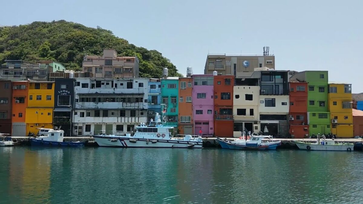 港邊停泊的漁船