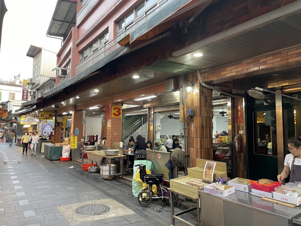 金包里鴨肉 廟口盛況