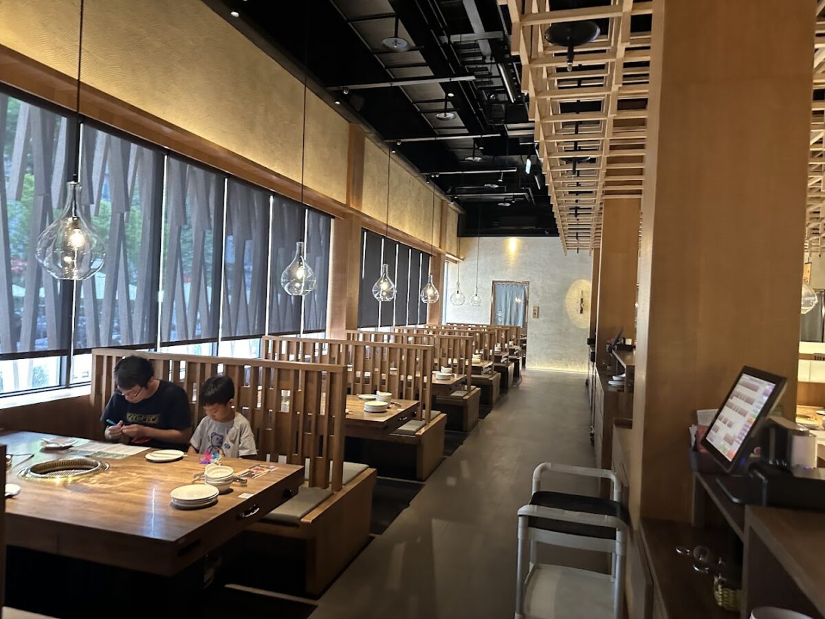 茶六燒肉堂 東山店用餐環境
