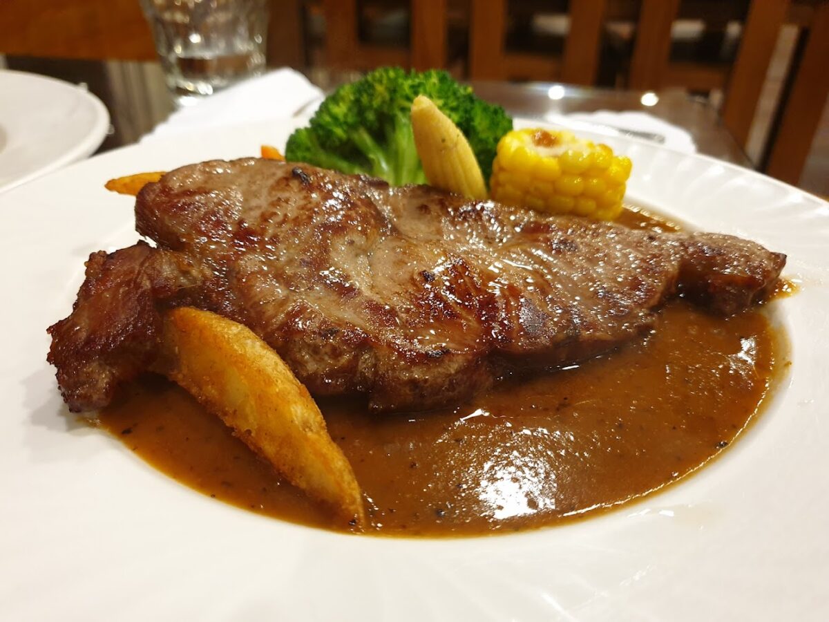 餐廳享用餐點的氛圍