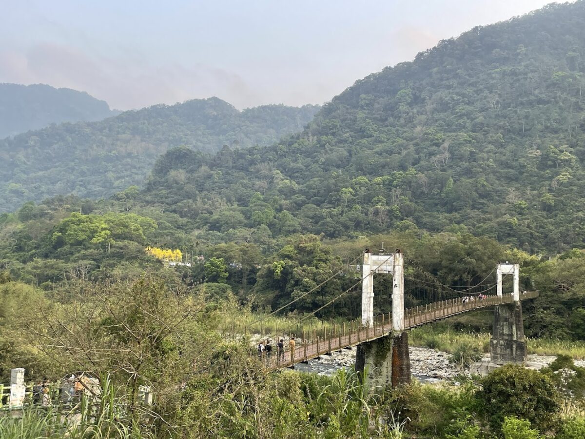 熱鬧的內灣老街街景