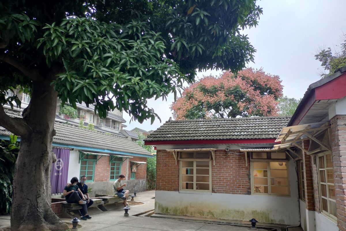 馬祖新村園區正門與地標