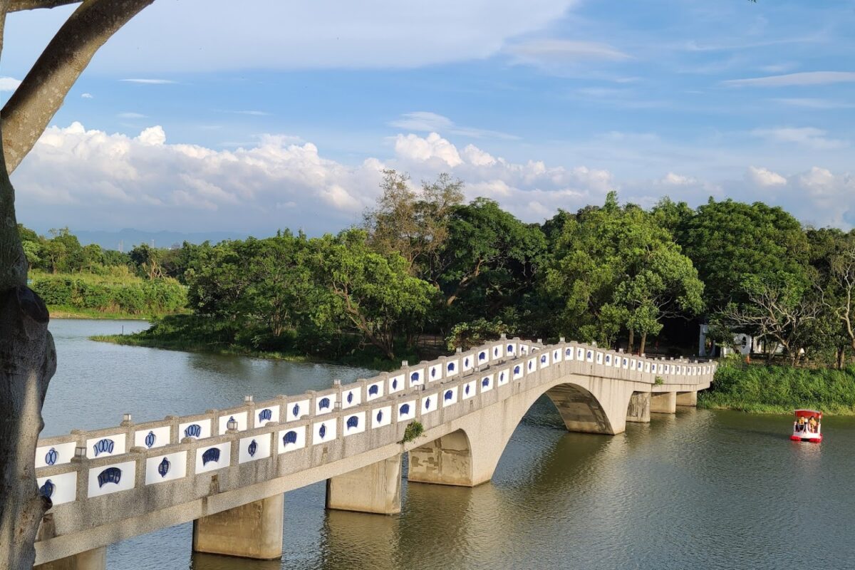 青草湖湖景