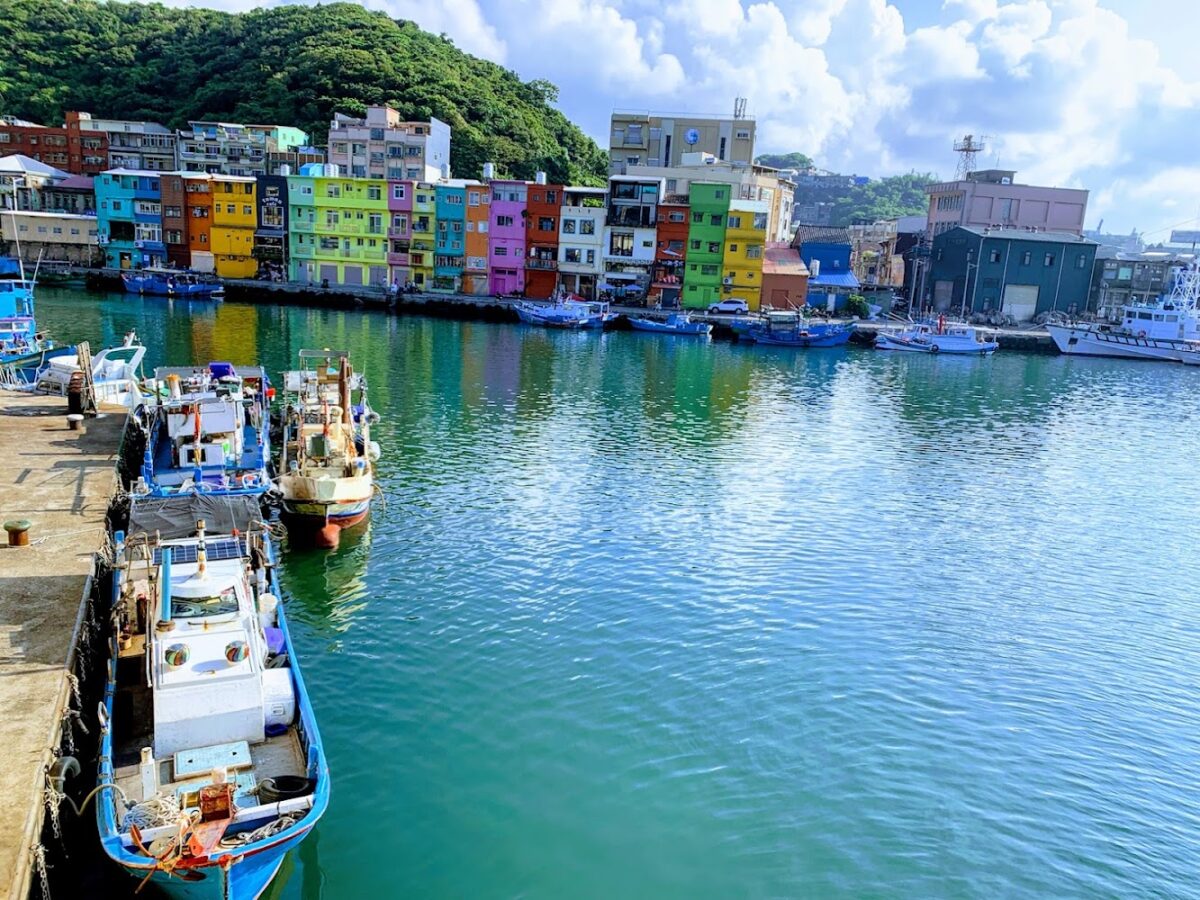 正濱漁港彩色屋全景