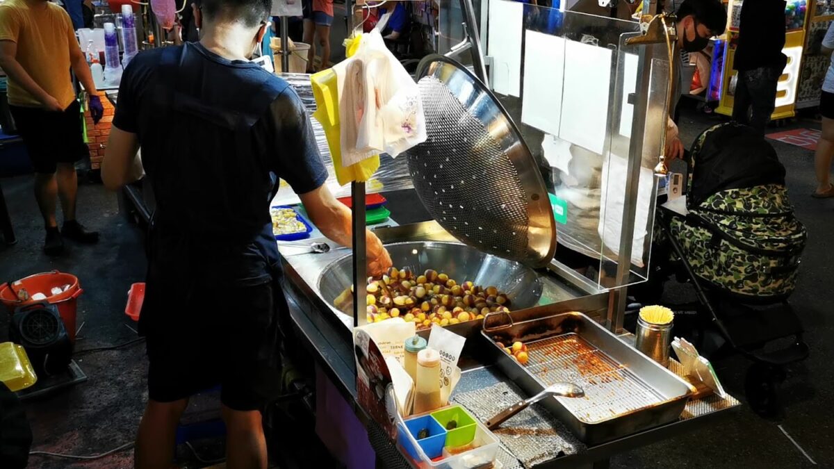 逢甲夜市內部攤販