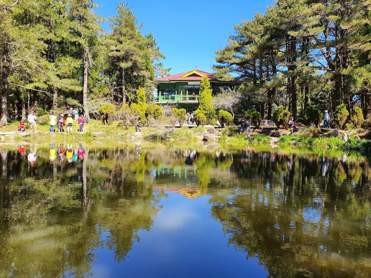 福壽山農場天池倒影美景