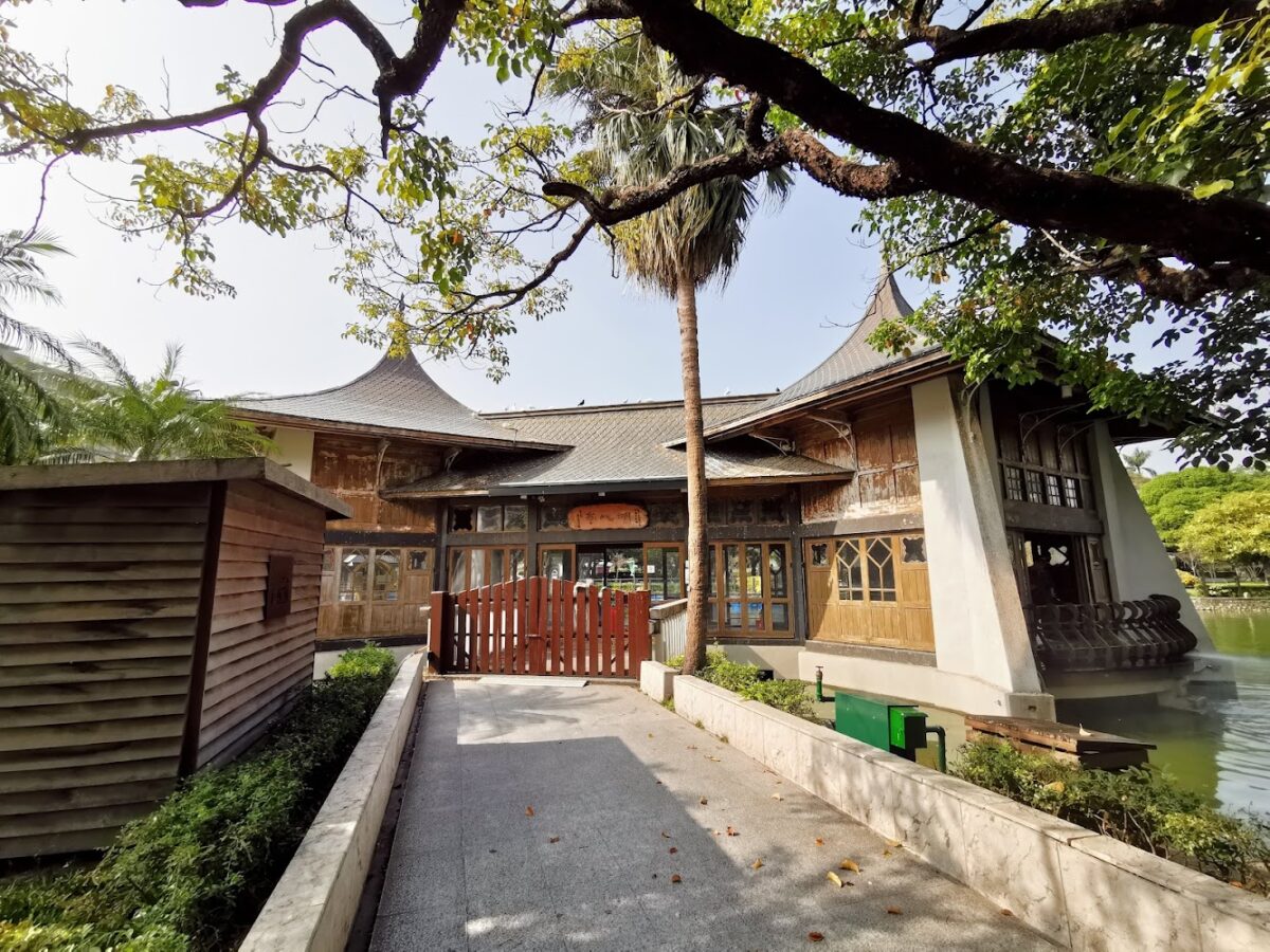 台中公園湖心亭歷史建築