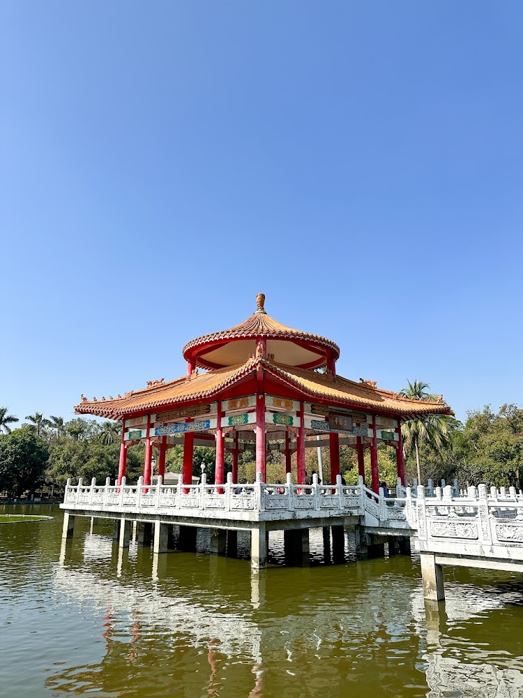 臺南公園燕潭與念慈亭美景