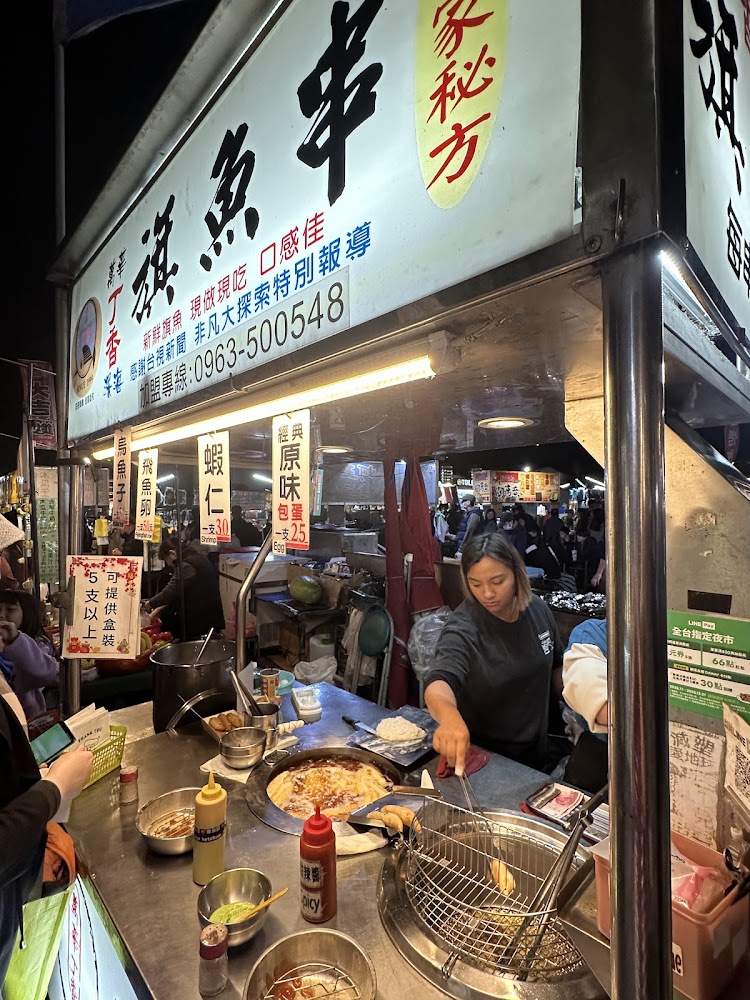 旱溪夜市入口熱鬧景象