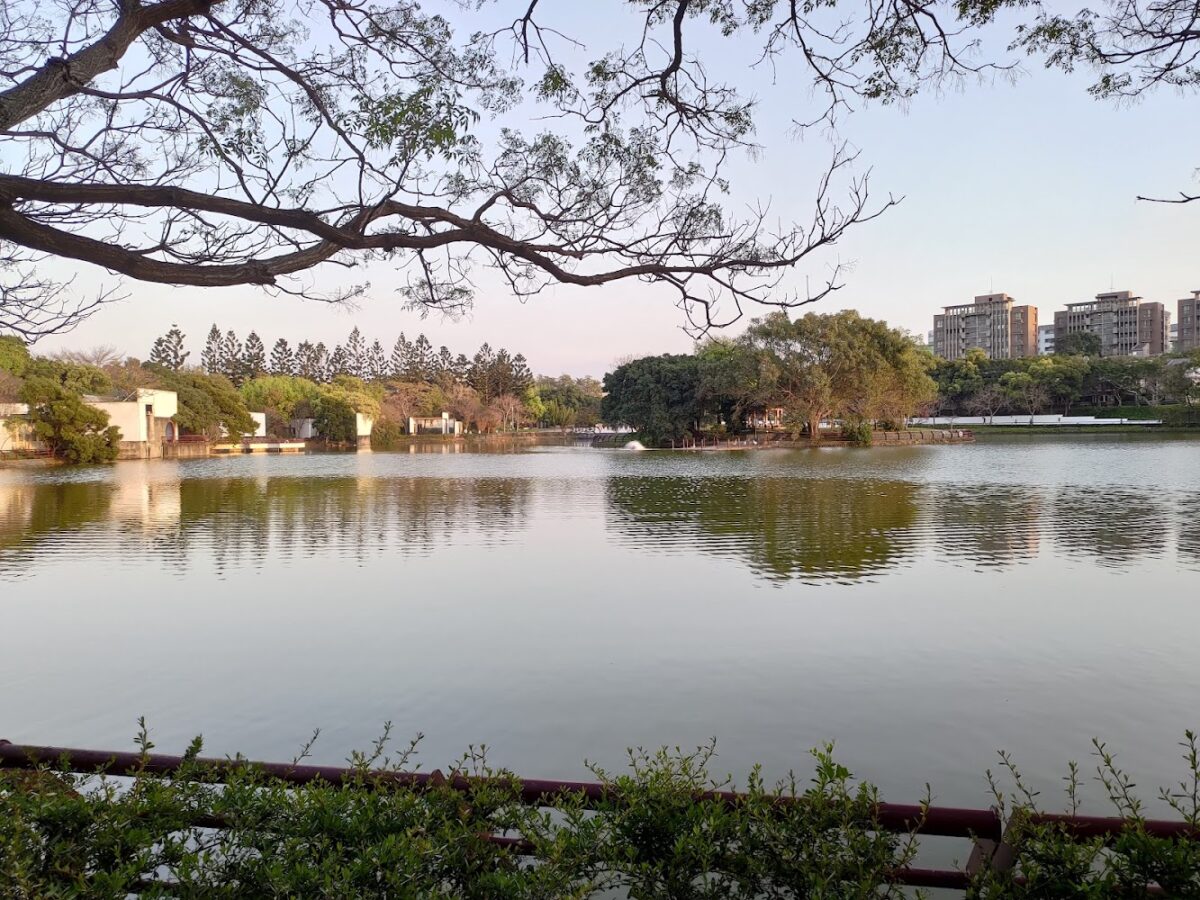 靜心湖全景