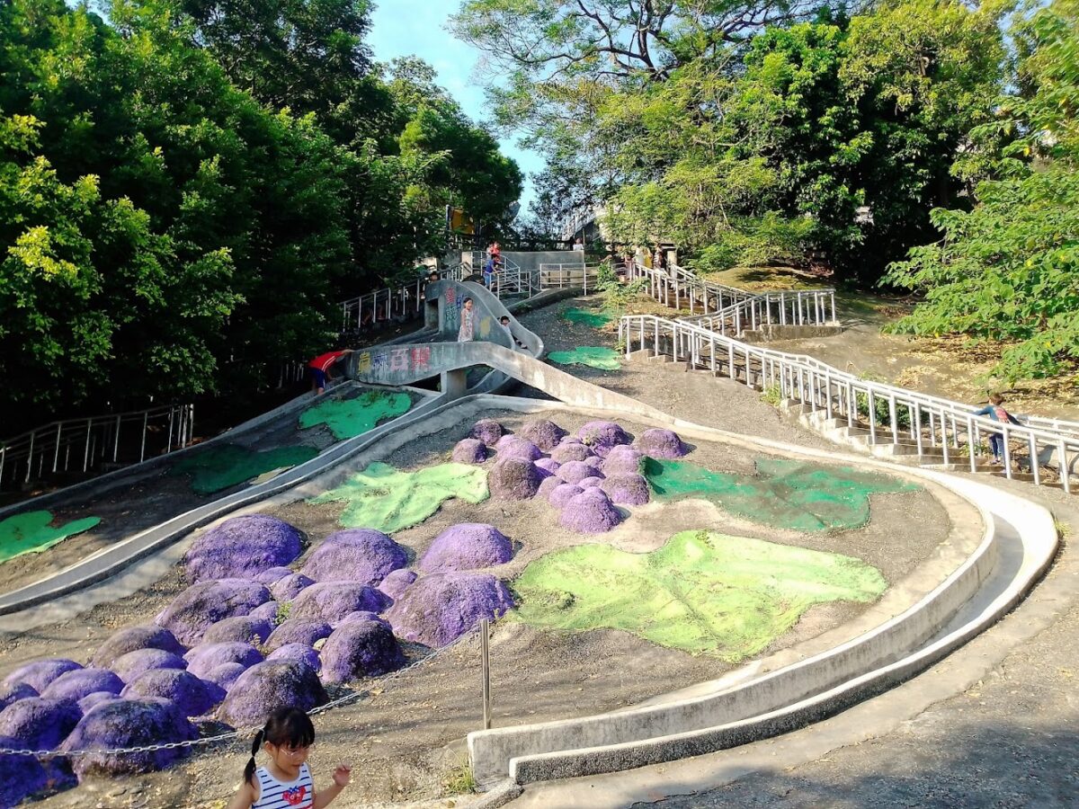 百果山超長溜滑梯