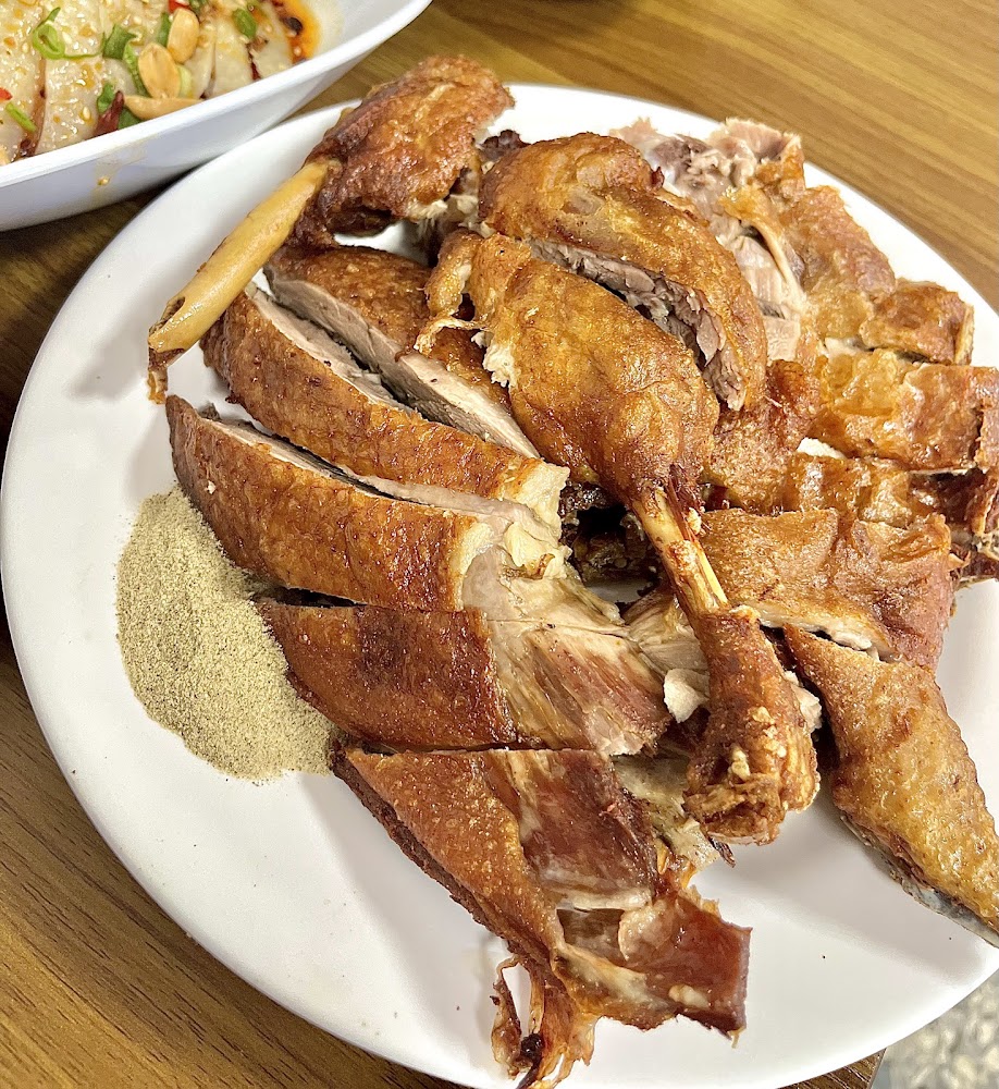 招牌香酥鴨與滷味拼盤