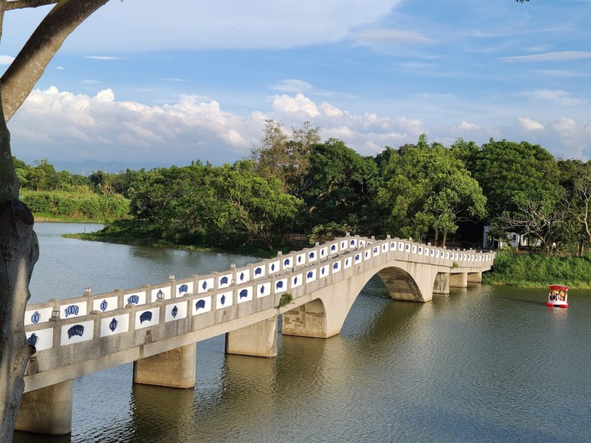 青草湖湖光山色