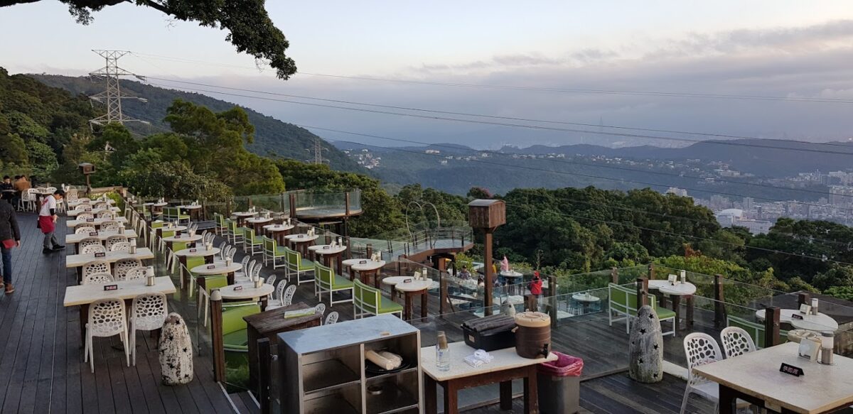 草山夜未眠景觀餐廳夜景