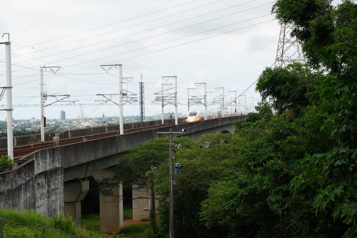湖口高鐵秘境拍攝高鐵出隧道瞬間