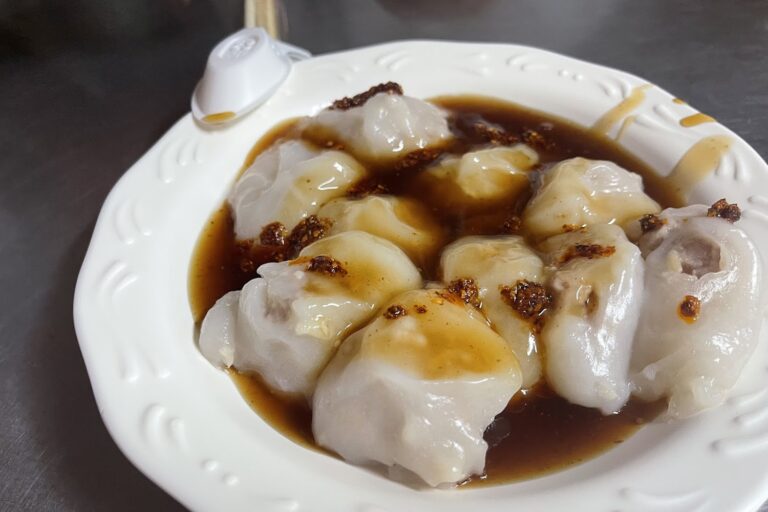 忠孝夜市｜高雄忠孝夜市美食攻略：在地人私藏的國民市場老味道與必吃清單