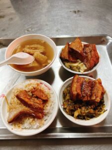 陳明統爌肉飯｜陳明統爌肉飯｜台中米其林必比登推介，半甲子陶甕滷香入口即化