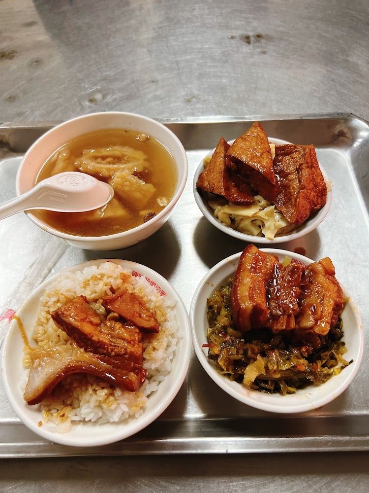 陳明統爌肉飯｜陳明統爌肉飯｜台中米其林必比登推介，半甲子陶甕滷香入口即化