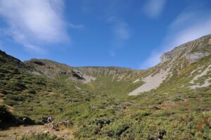 雪山登山口｜雪山登山口全攻略：2025 武陵農場絕美「天空之鏡」、登山路線懶人包