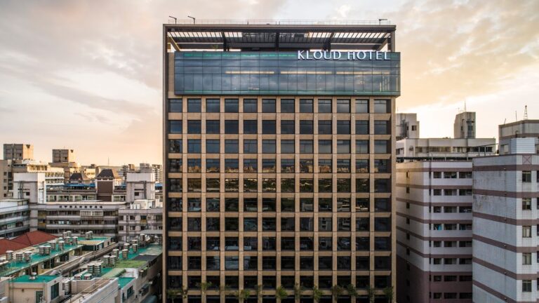 台中住宿推薦｜2025 台中住宿推薦｜嚴選 8 間 Google 高評價飯店，五星級、設計商旅到質感青旅一次看