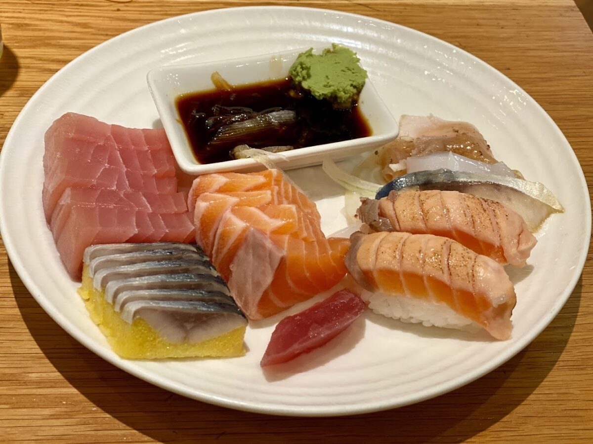 饗食天堂午餐晚餐差別｜饗食天堂午餐晚餐差別在哪？2025 台北信義店全時段菜色與價位分析