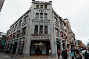 迪化街｜迪化街深度旅遊指南：2025 必訪大稻埕老街建築、文創與在地美食推薦