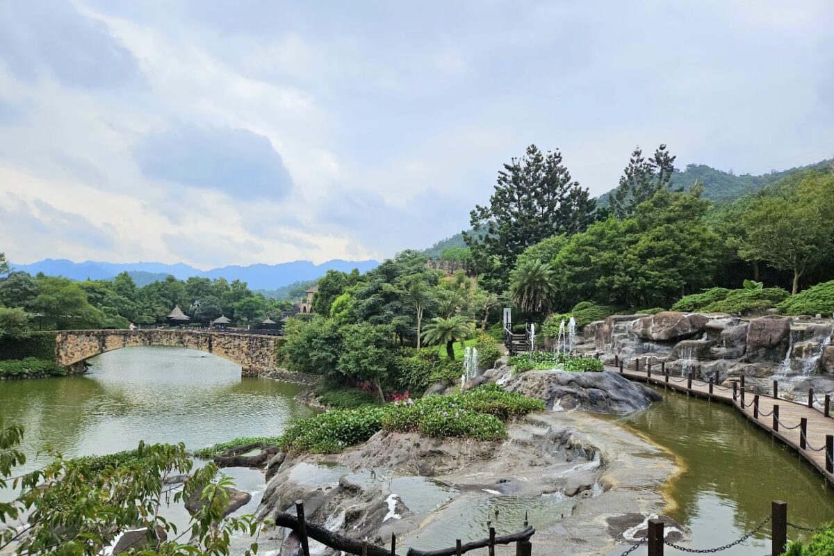 台中戶外景點｜台中戶外景點推薦｜2025 新社莊園：漫步歐洲古堡、落羽松與夢幻湖畔