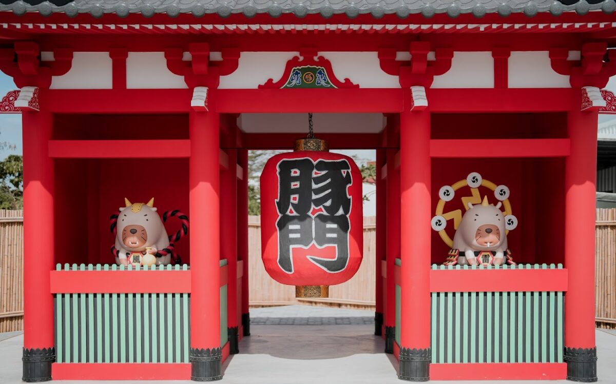 墾丁一日遊｜墾丁一日遊景點懶人包｜2025 必訪水豚園區、絕美草原與關山夕照全攻略