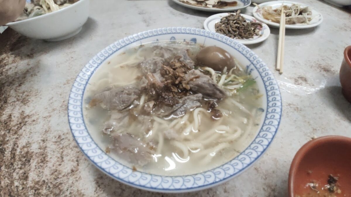 金榜麵館｜金榜麵館 2025 苗栗三義必吃美食：超大份量豬頭肉麵與道地客家風味深度評測
