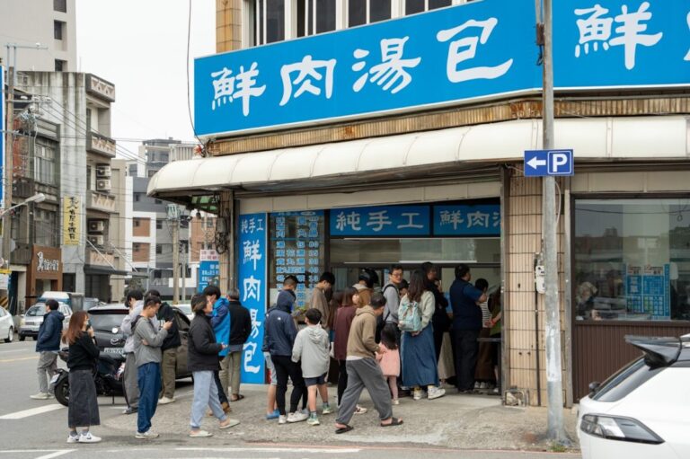 苗栗小吃｜苗栗小吃推薦2025｜精選8家在地銅板美食！水晶餃、爆汁湯包與老字號麵店