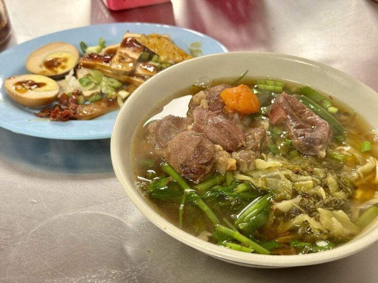 白沙屯拱天宮美食｜2025白沙屯拱天宮美食懶人包：精選 7 間在地必吃排隊小吃與老街餐廳