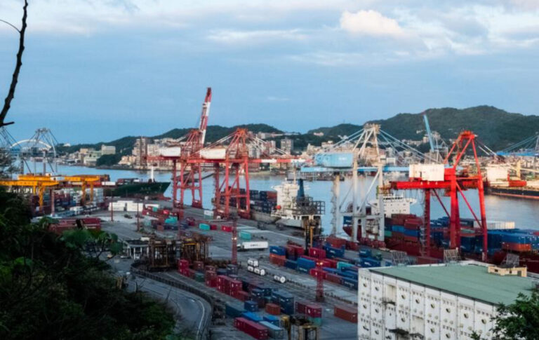 基隆港｜基隆港旅遊攻略：2025 走訪基隆內港欣賞郵輪奇景與海濱漫步勝地