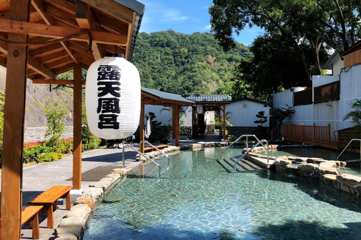 六龜溫泉｜2025六龜溫泉住宿推薦：嚴選7間寶來、不老溫泉飯店，洗後肌膚滑順的美人湯指南