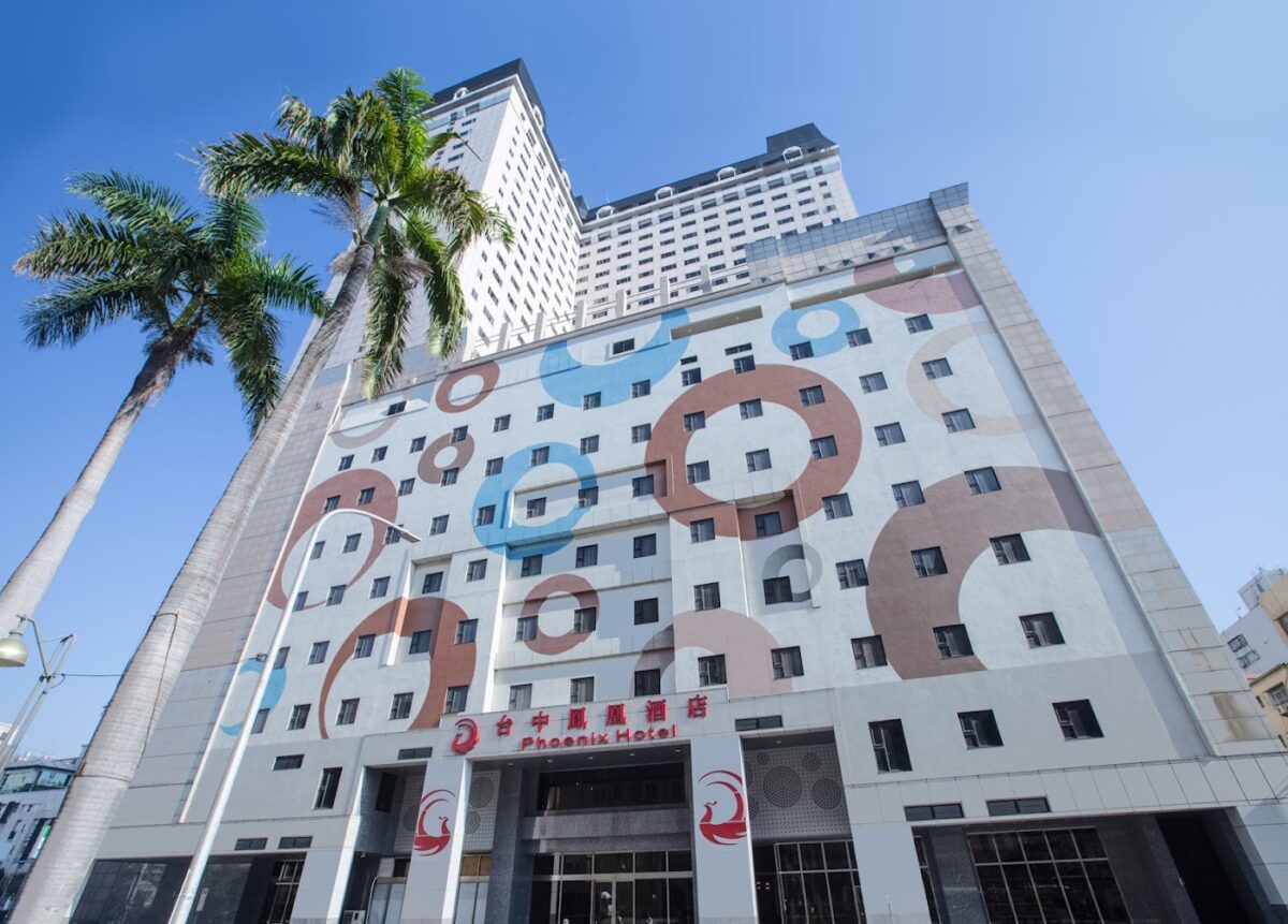 台中鳳凰酒店外觀與大廳