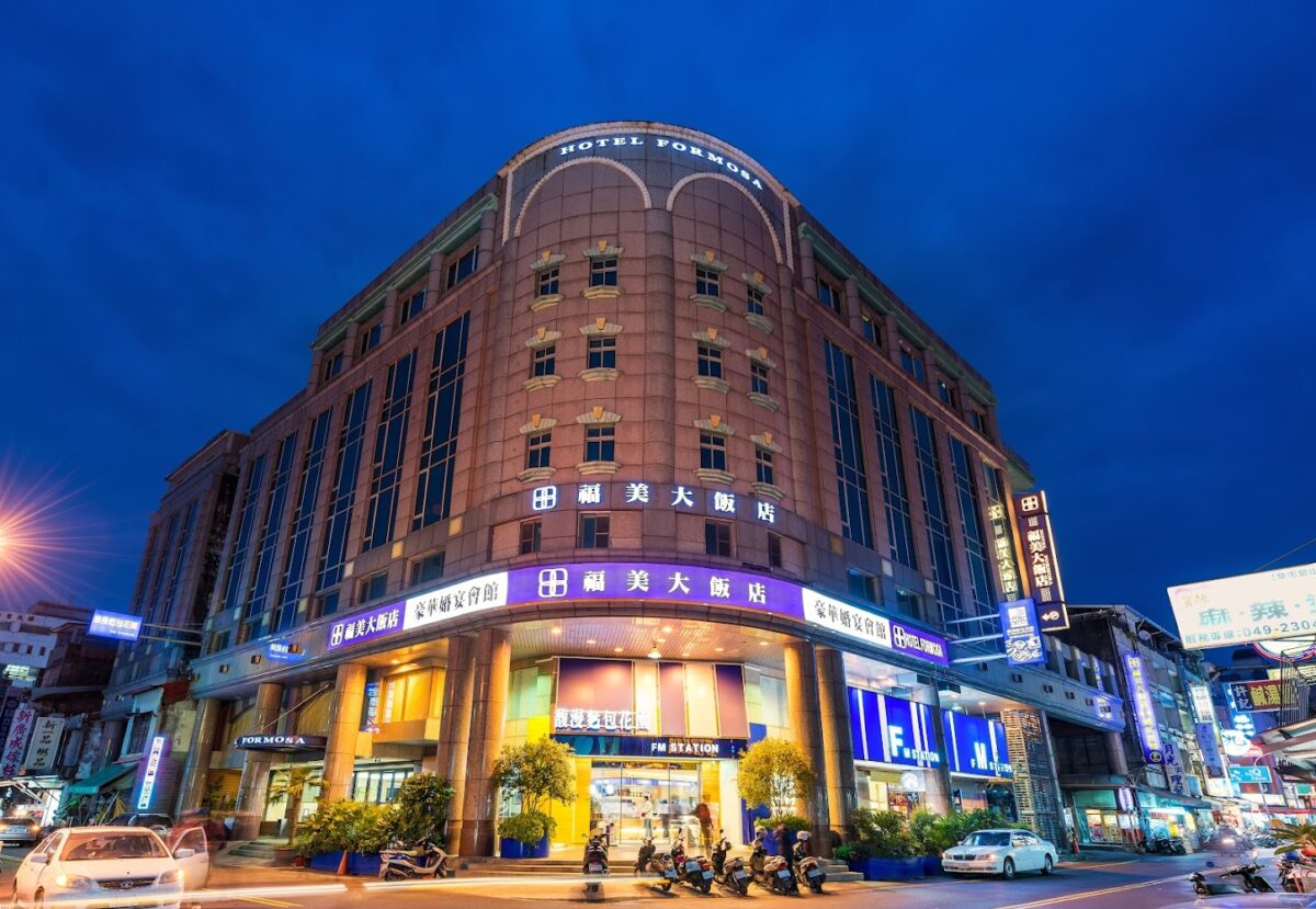 草屯福美大飯店外觀氣派