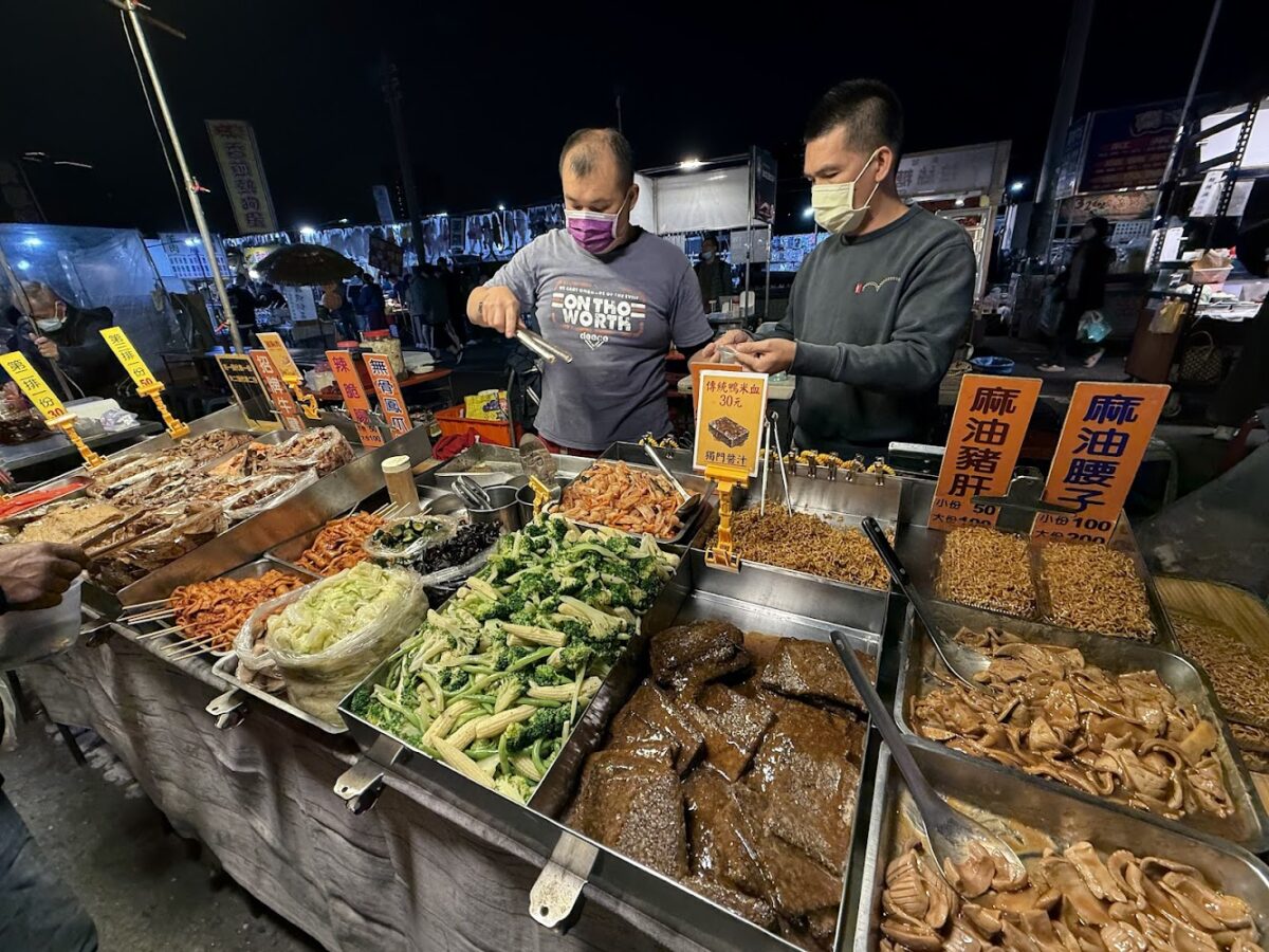 武聖夜市的美食攤位