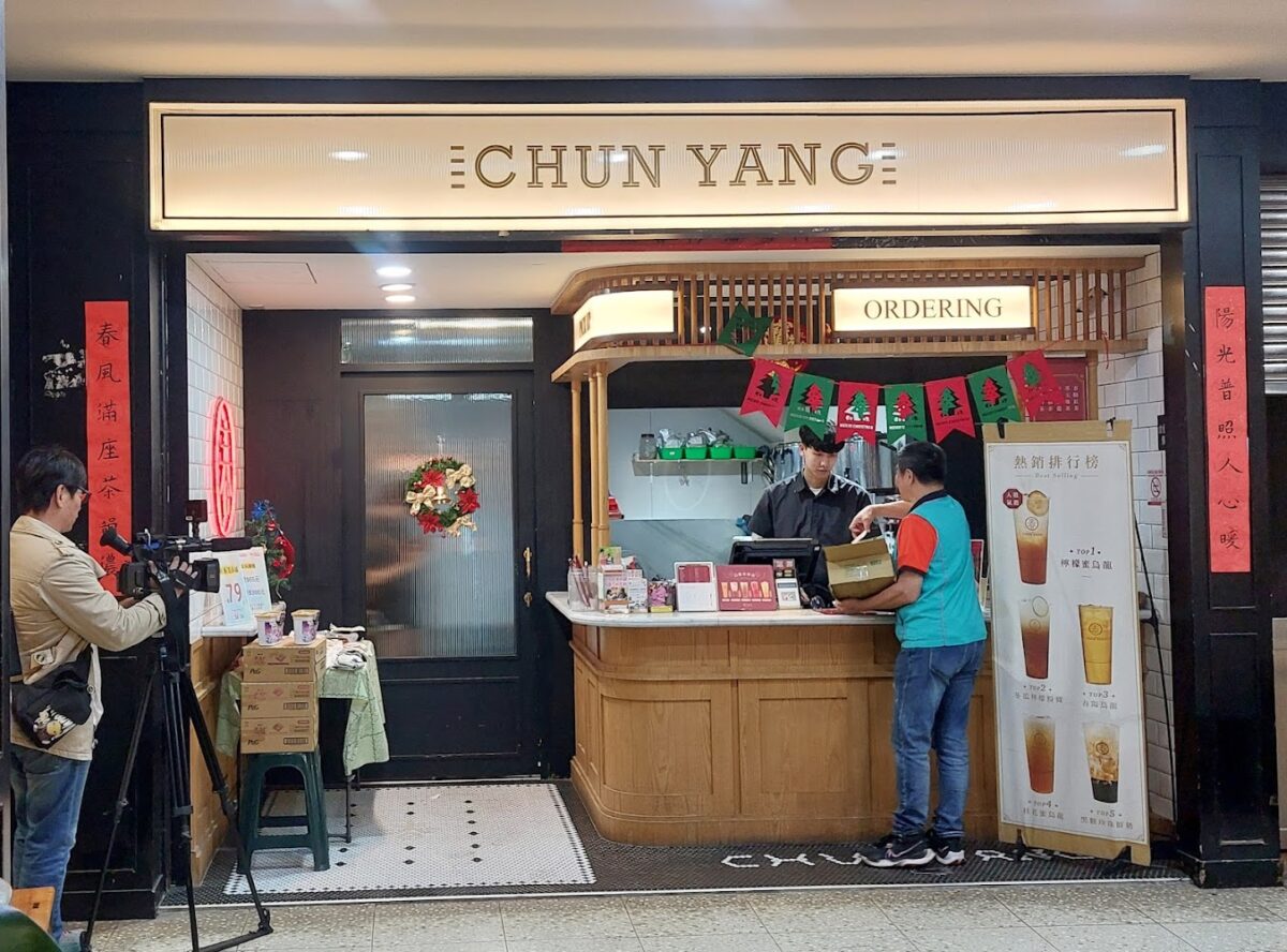 豐原廟東夜市入口與人潮