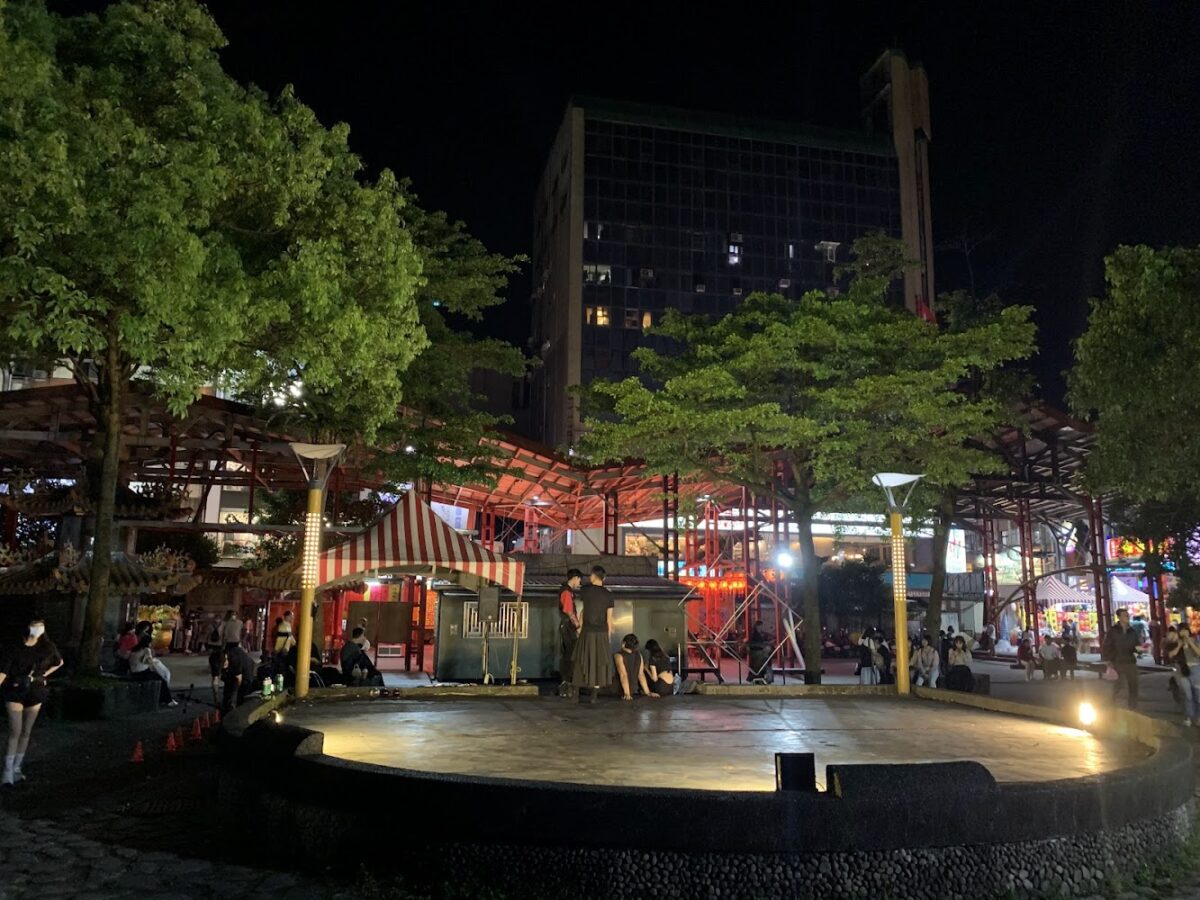 羅東夜市美食街景