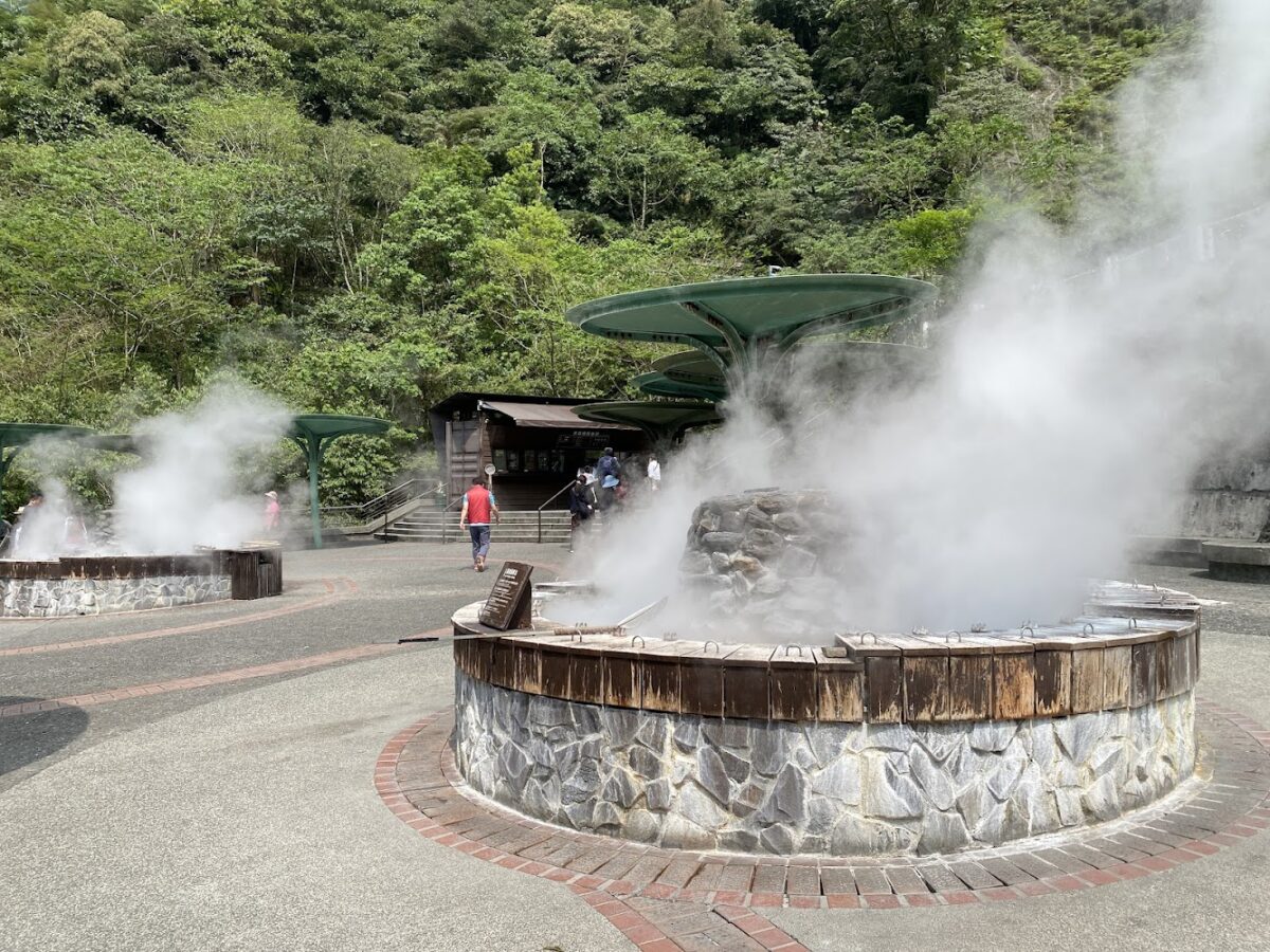 鳩之澤溫泉湛藍池水